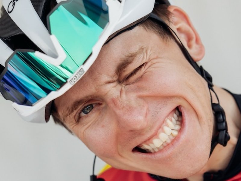 Kontroverze na Paříž-Roubaix: Pomohly motorky Pogačarovi k zázračnému návratu?