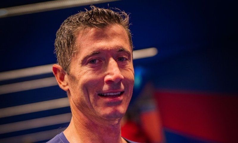 Lewandowski je na roztrhání i v sedmatřiceti! Pět klubů včetně AC Milán či Atletika čeká, Barcelona váhá