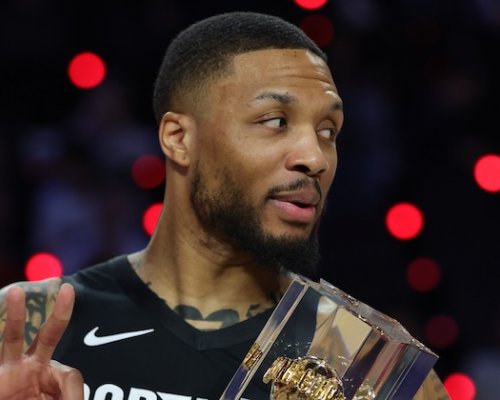 Achillovka? Zapomeňte! Lillard trefuje jak z jiného světa. Napodobil Birda a soutěž trojkařů ovládl potřetí za poslední 4 roky