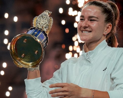 Konečně! Muchová po řadě let opět slaví titul. V Dauhá prolomila čekání i vlastní pochybnosti a oslavila to burgerem