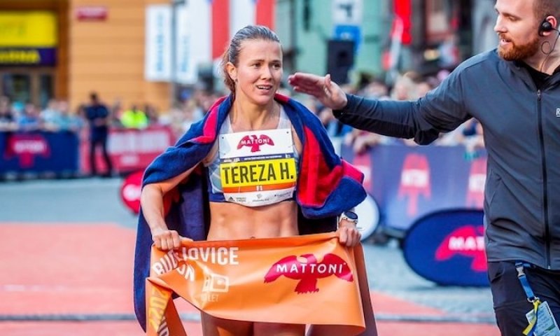 Tři rekordy, tři příběhy, jeden víkend snů: Malíková pod 52, Hrochová druhá v historii, Svoboda světovým rekordmanem