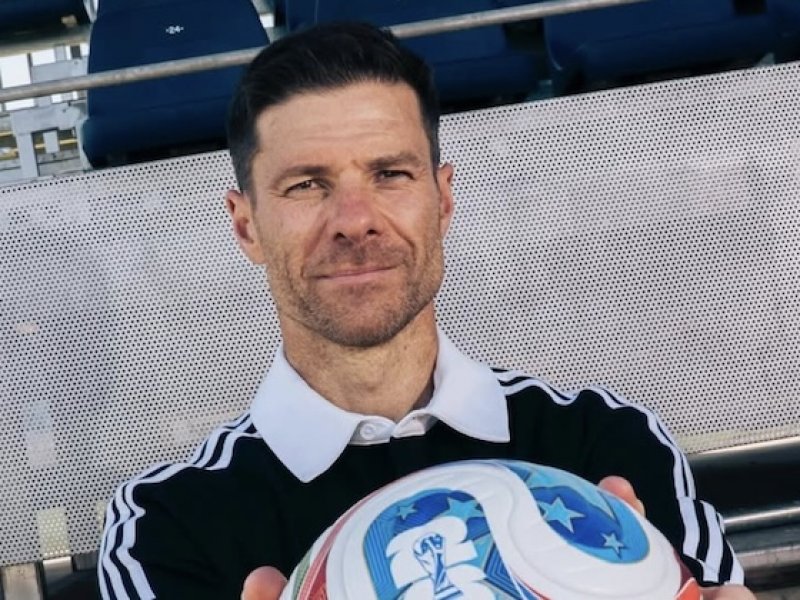 Xabi Alonso si vyžádal pětatřicetiletého útočníka Brightonu, jednání jsou podle zpráv pozitivní