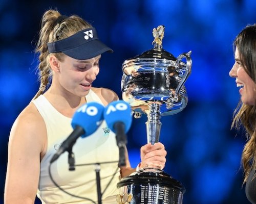 Skalpy dvou nejlepších hráček světa? Rybakinová je teprve čtvrtou ženou, jíž se to v Melbourne za posledních 51 let povedlo