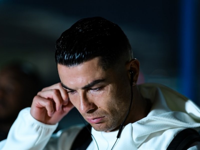 Noční úprk z ohnivého pekla. Cristiano Ronaldo narychlo opustil bombardovaný Rijád