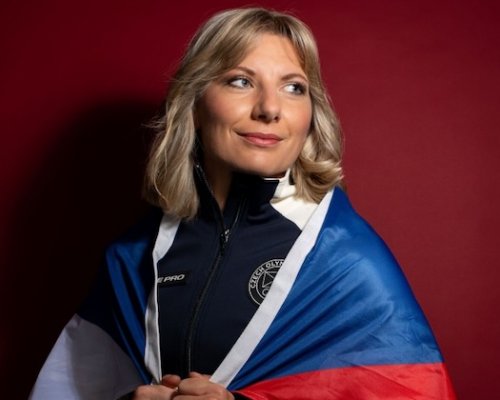 Vlajka, nervy a čest: Charvátová zažije největší okamžik kariéry. "Byla jsem ohromená," přiznala po telefonátu Doktora