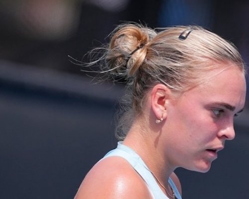 Bejlek demoluje Abú Zabí! 64 minut, deset gemů v řadě a jistota posunu o téměř čtyřicet míst na 63. pozici!