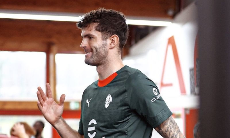 Americká hvězda, italský mozek i nový pravý bek. United rozjíždějí za 200 milionů liber operaci "návrat mezi elitu"