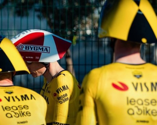 Rána pro favorita, závod Paříž - Nice se rozhořel: Vingegaard po časovce ztrácí 17 sekund, žlutý dres přebral Ayuso