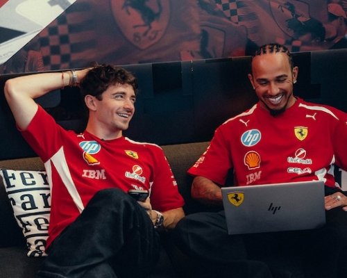 Nový Hamilton? Vasseur mluví o silném výkonu a dobré náladě v týmu: Je dobré mít dvě auta, která bojují vepředu,