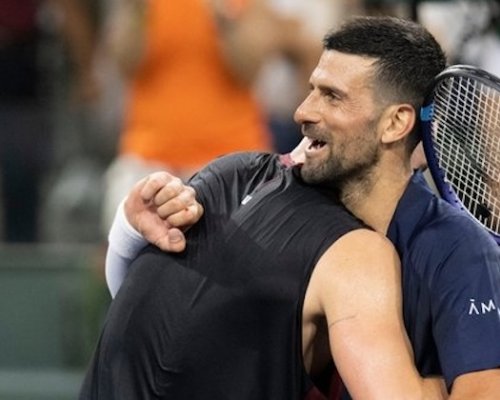 Tři hodiny války: Draper po epické bitvě vyřadil Djokoviće a jde na rozjetého Medveděva