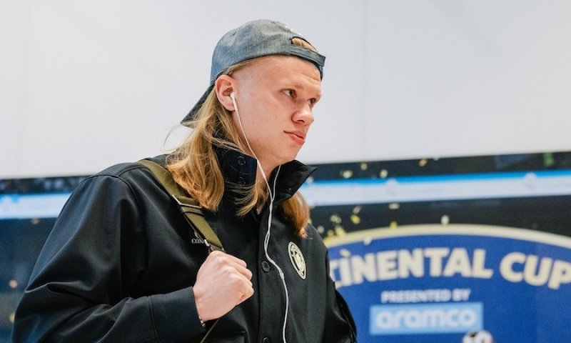 Přestupová bomba léta? Barcelona zkoumá možnost získat Haalanda. Můžeme podepsat hráče jako on, zní z Camp Nou