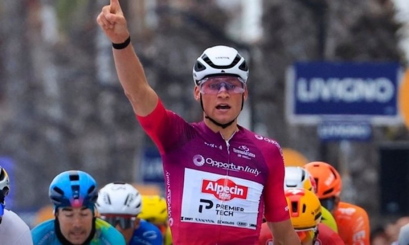 Souboj gigantů se vrací. Je jen otázkou času, kdy Pogačar vyhraje Milán–San Remo, tvrdí Van der Poel