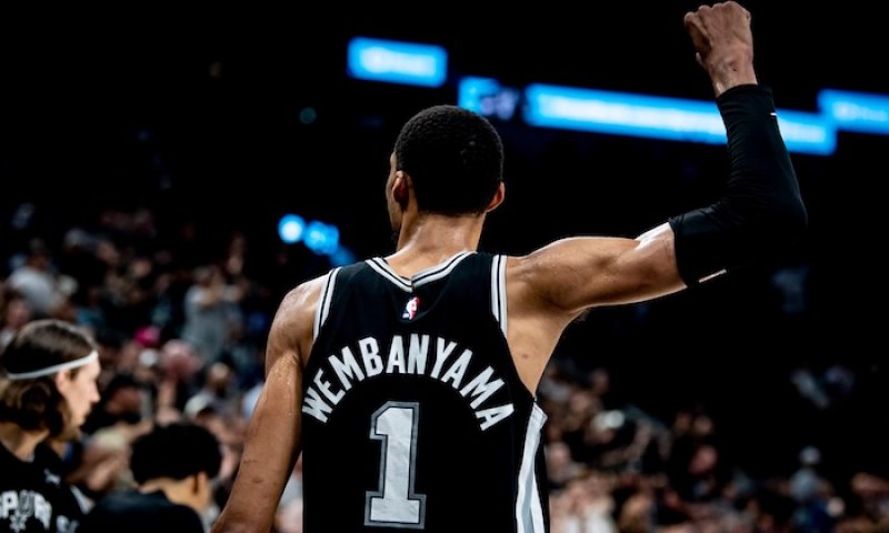 NBA má nový příběh sezony. Nelepší obránce ligy Wembanyama útočí na trůn Jokiće a Shai Gilgeouse-Alexandera