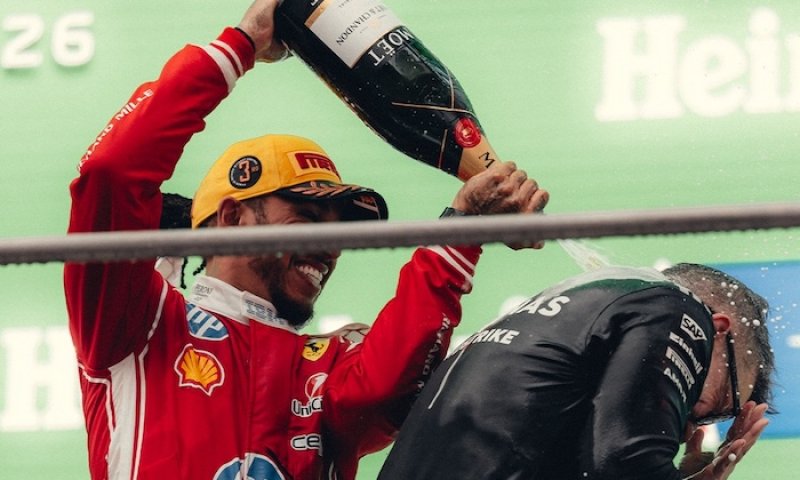 Nejlepší závodění v historii nebo vtip? Hamilton a Verstappen se neshodli, nová F1 rozděluje hvězdy šampionátu