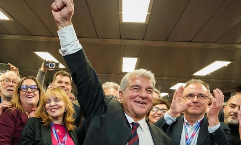 48 480 členů Barcelony včetně Flicka, Busquetse či Xaviho si volilo prezidenta. Do roku 2031 jím bude Laporta