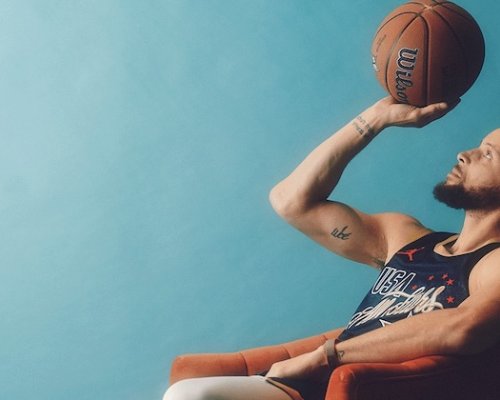 Warriors bez Curryho krvácí. Hvězda soutěže nezasáhla už do 17 utkání v řadě a trápení s neustálými změnami sleduje jen z lavičky