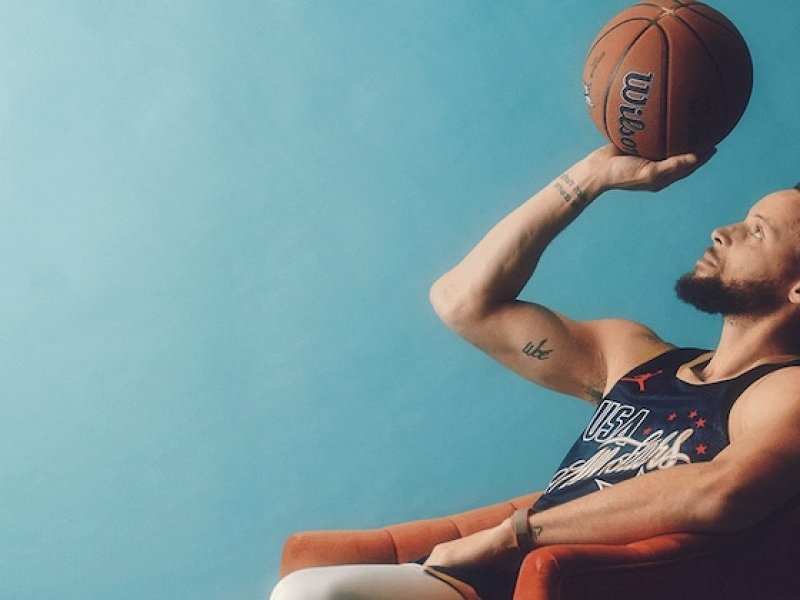 Warriors bez Curryho krvácí. Hvězda soutěže nezasáhla už do 17 utkání v řadě a trápení s neustálými změnami sleduje jen z lavičky