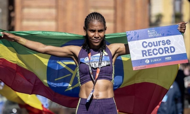 Etiopská raketa při svém debutu šokovala svět a předvedla maraton snů. Tesfay v Barceloně málem překonala světový rekord