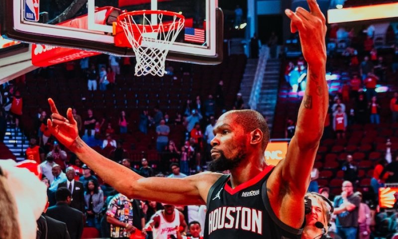 Jordan padl. Durant píše vlastní legendu a už je pátý nejlepší střelec historie NBA. Koho má ještě před sebou?