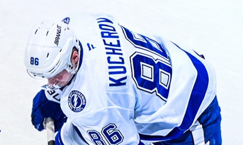 Tvrdost a rychlost střelby, efektivita i tvorba hry. Nezastavitelný Kučerov připomněl Lemieuxe a může útočit na Hart Trophy