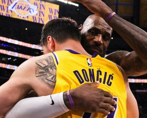 Show dvou králů! Dončič nastřílel 40 a LeBron 30 bodů! Rozjetí Lakers táhnou šňůru sedmi výher v řadě