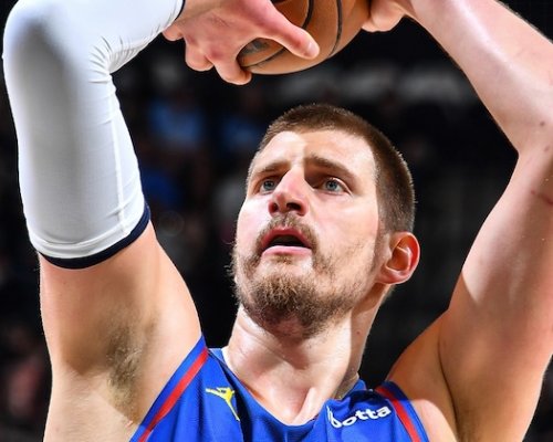 Šílený výkon! Zapomeňte na Chamberlaina, Jokić jako první v dějinách ovládl dvě klíčové statistiky NBA