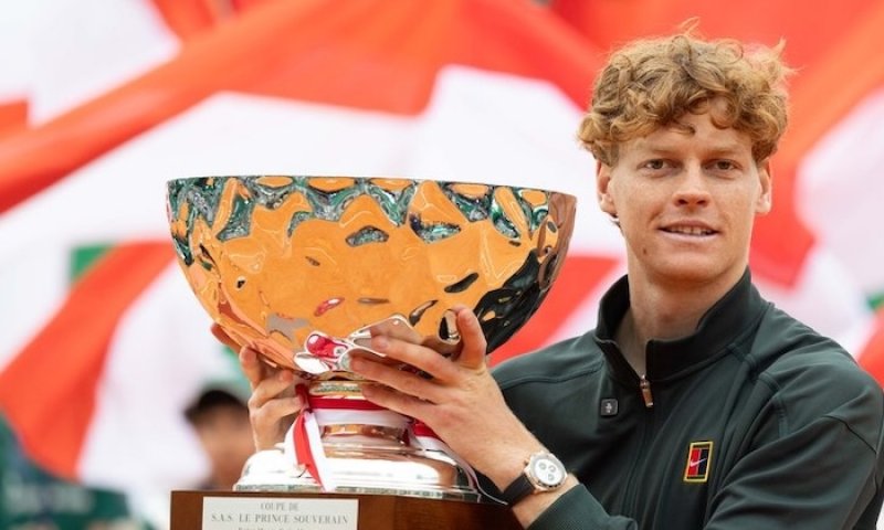 Sinner na světové jedničky jednoduše umí! Čerstvá 27. trofej kariéry je jeho nejcennějším triumfem na antuce