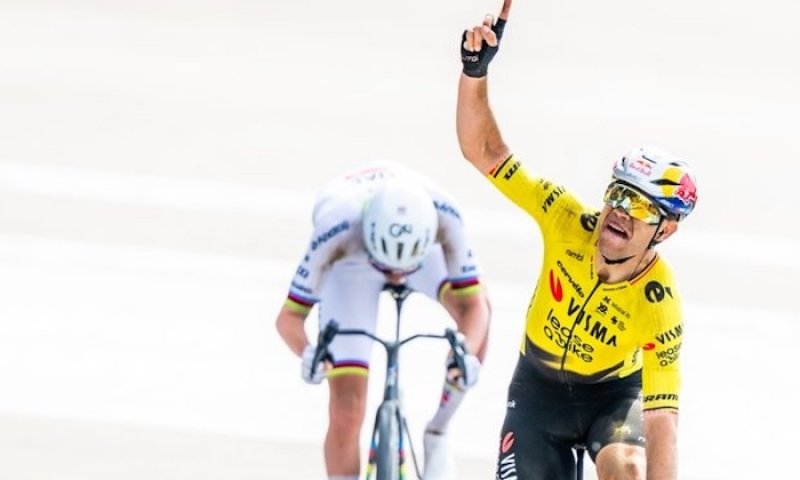 Souboj titánů rozhodl velodrom: Van Aert udolal Pogačara a slaví životní výhru: Vyhrát sprint proti světovému šampionovi je výjimečné