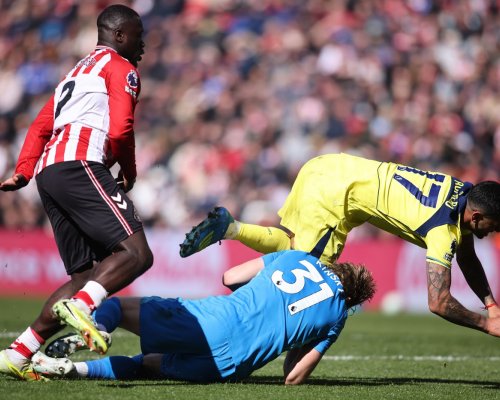 Další rána pro Tottenham: Opora zadních řad má po sezoně, stihne mistrovství světa?