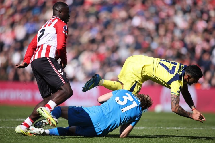 Další rána pro Tottenham: Opora zadních řad má po sezoně, stihne mistrovství světa?