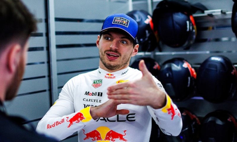 Je to šampion, jeho hlas nemůžeme ignorovat, říká první muž F1 o nespokojeném Verstappenovi