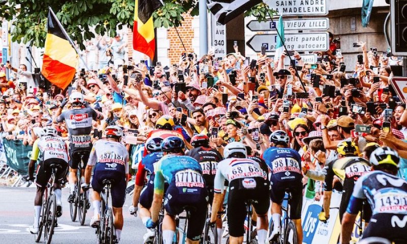 Krásná podívaná, ale rozbitý systém? Cyklistika na křižovatce: miliardový sport, který se bojí změny a ostatní mu ujíždějí