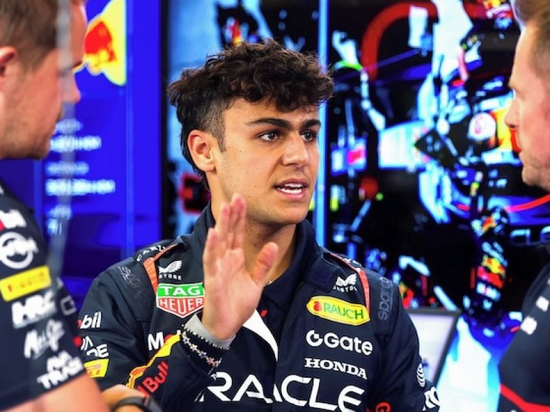 Z formule na skateboard: nejmladší Brit ve Formuli 1 už umí jezdit na rampách a do konce roku chce umět i kickflip