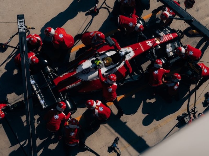 Na hraně pravidel: Ferrari musí zrychlit zavírání křídla, jinak mu hrozí diskvalifikace