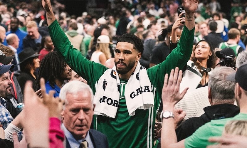 Celtics explodovali a překonali klubový rekord: v první čtvrtině proti Miami zaznamenali démoni trojek 53 bodů