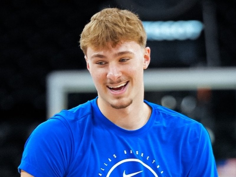 Bílí muži neumějí skákat? Favoritem na zisk trofeje nováčka roku NBA je generační talent Flagg z Mavericks