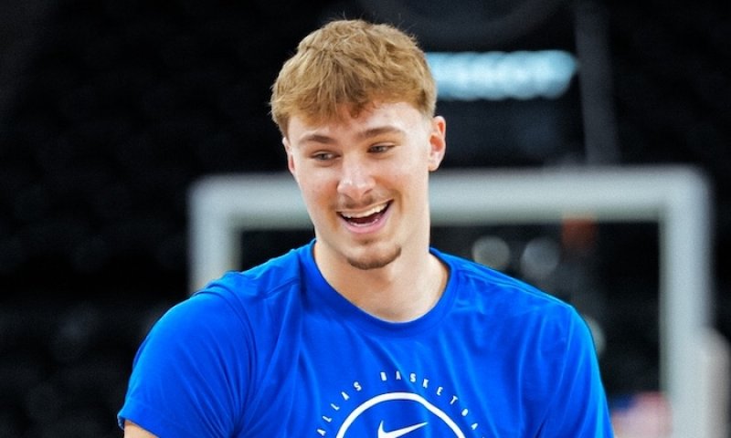 Bílí muži neumějí skákat? Favoritem na zisk trofeje nováčka roku NBA je generační talent Flagg z Mavericks