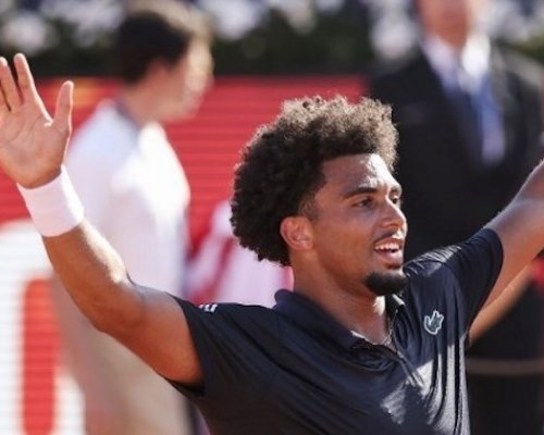 Dravec Fils ovládl Barcelonu a sklidil uznání. Jsou chvíle, kdy je vám skoro líto míčku, hlásil komentátor. Hraješ šíleně, uznal Rublev