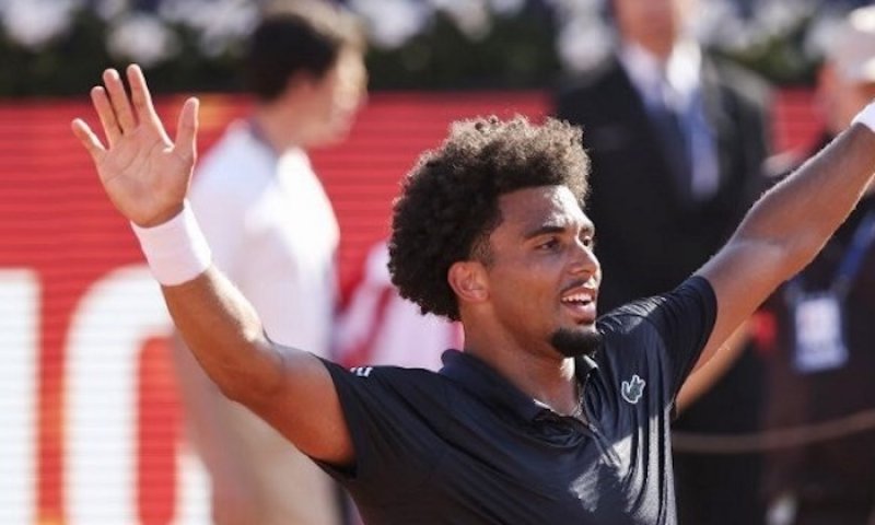 Dravec Fils ovládl Barcelonu a sklidil uznání. Jsou chvíle, kdy je vám skoro líto míčku, hlásil komentátor. Hraješ šíleně, uznal Rublev