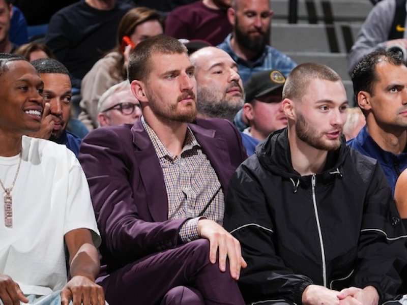 Emocionální výbuch: Jokić neunesl závěr a po strkanici šel do sprch předčasně. NBA mu napařila pokutu přes milion