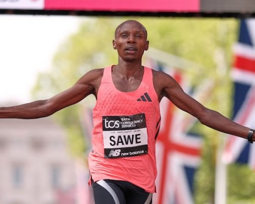 Den, který změnil atletiku! Sawe je prvním atletem, jenž zaběhl maraton pod dvě hodiny. Rekord vylepšil o 65 sekund