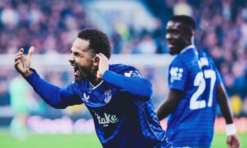 Hra o papíry běží naplno, Premier League může opět přijít o evropské místo. Everton vs. Řím? Jeden z nich může zaplakat