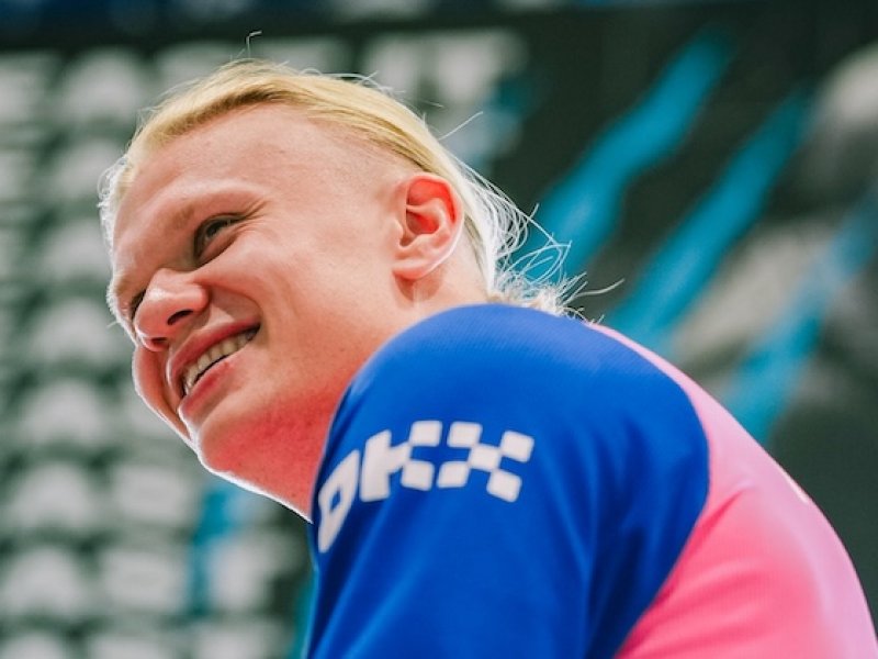 Haaland pod palbou: reklama na pivo před mistrovstvím světa vyvolala v Norsku bouři