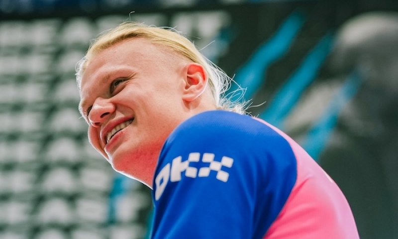 Haaland pod palbou: reklama na pivo před mistrovstvím světa vyvolala v Norsku bouři