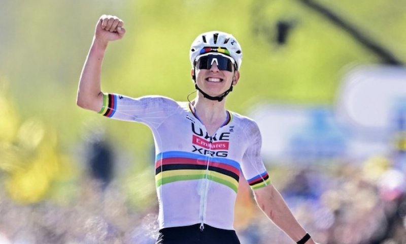 Fenomenální Pogačar potřetí za poslední 4 roky dobyl Flandry. Mohl by ovládnout všech pět Monumentů v jedné sezoně?