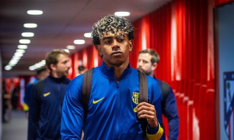 Flick uklidňuje situaci po výbuchu Yamala. Mladá hvězda Barcelony po výhře překvapivě neudržela nervy