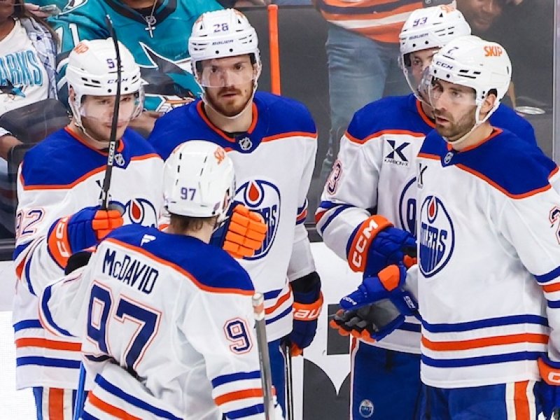 Oilers chtějí zachránit McDavidovu éru. Do hry vstoupil kontroverzní trenér