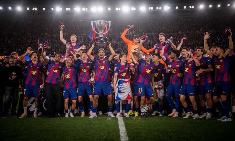 Španělsku znovu vládne Barca. O úspěšné obhajobě titulu rozhodly návrat Camp No, rozpad Realu i Yamalův vzestup