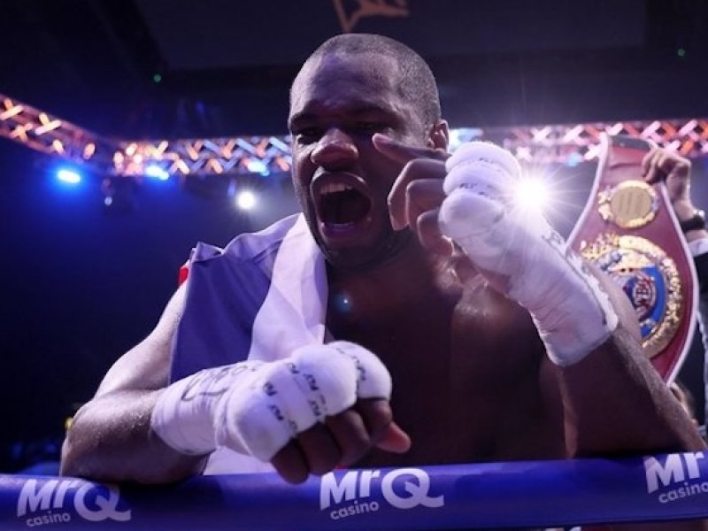 Dubois ze sebe strhl nálepku zbabělce: Nechtěl jsem zklamat tátu. Krvavá válka s Wardleym ukázala box v celé jeho kráse i brutalitě