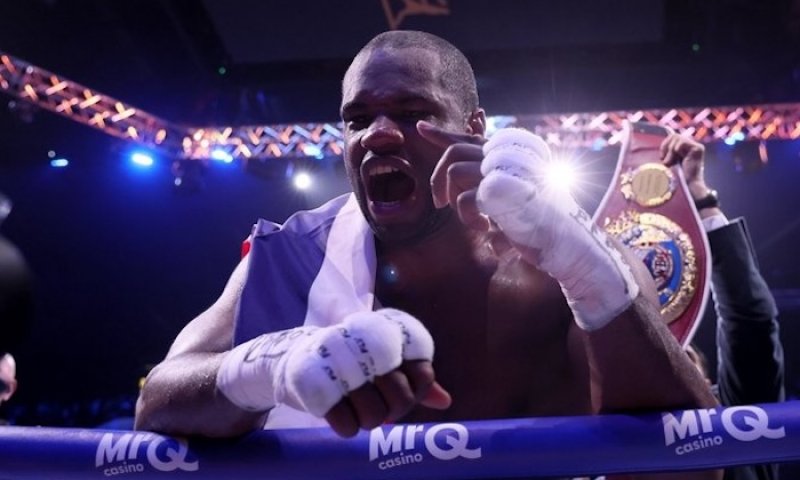 Dubois ze sebe strhl nálepku zbabělce: Nechtěl jsem zklamat tátu. Krvavá válka s Wardleym ukázala box v celé jeho kráse i brutalitě